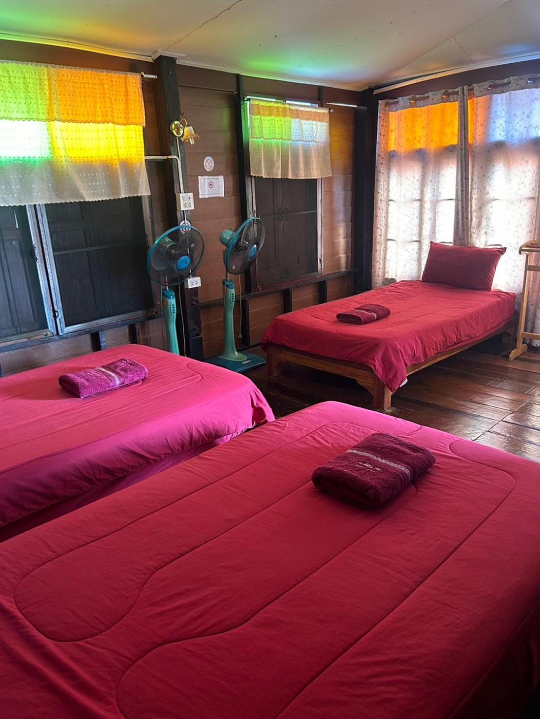Baan Are Gong Riverside Homestay Ayutthaya Eksteriør billede