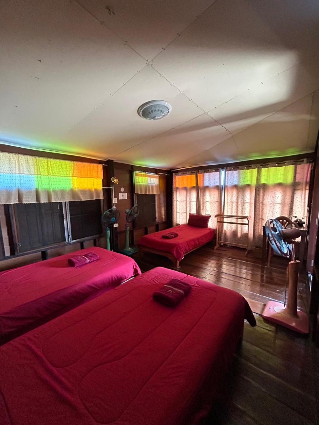 Baan Are Gong Riverside Homestay Ayutthaya Eksteriør billede