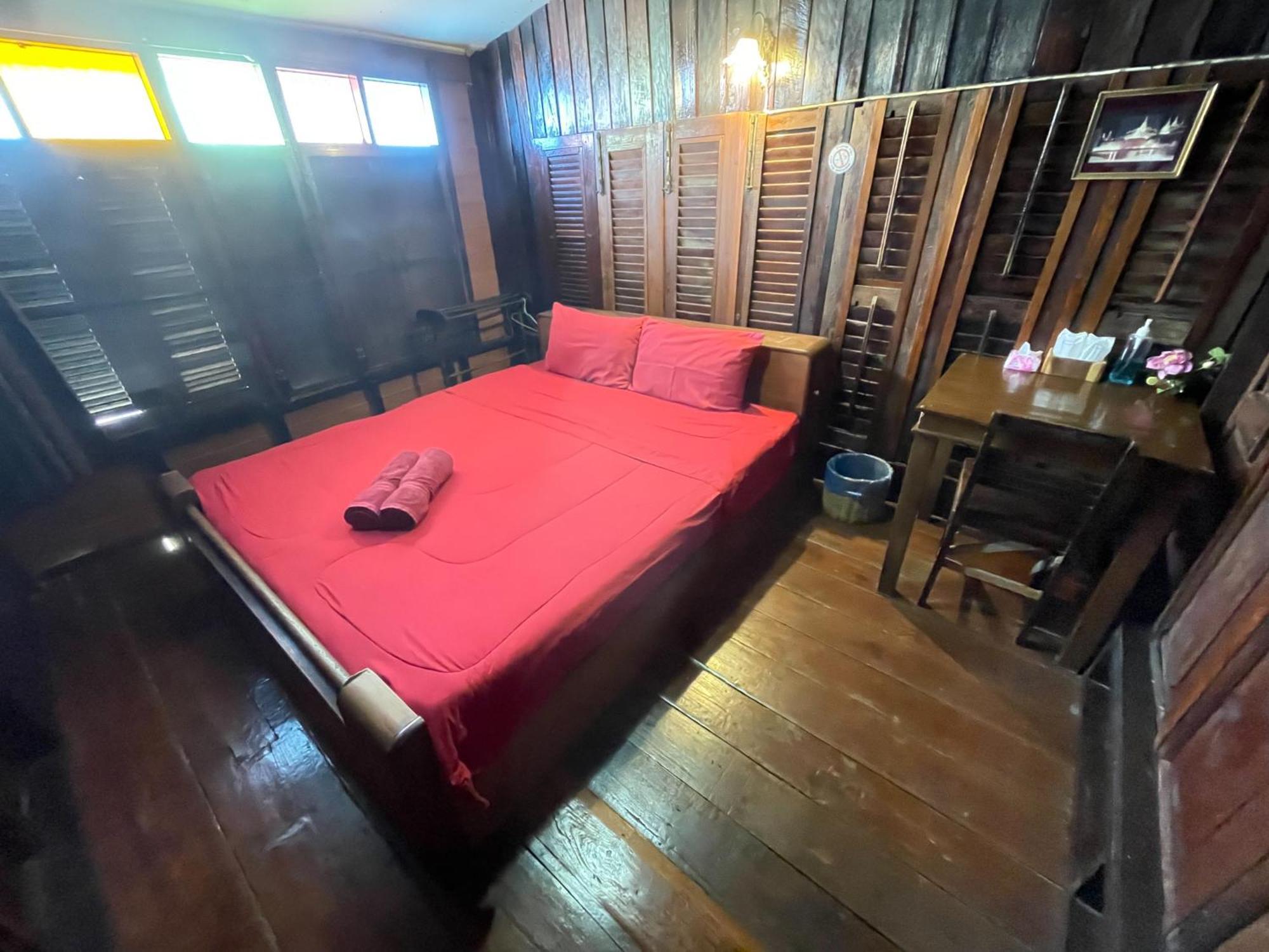 Baan Are Gong Riverside Homestay Ayutthaya Eksteriør billede